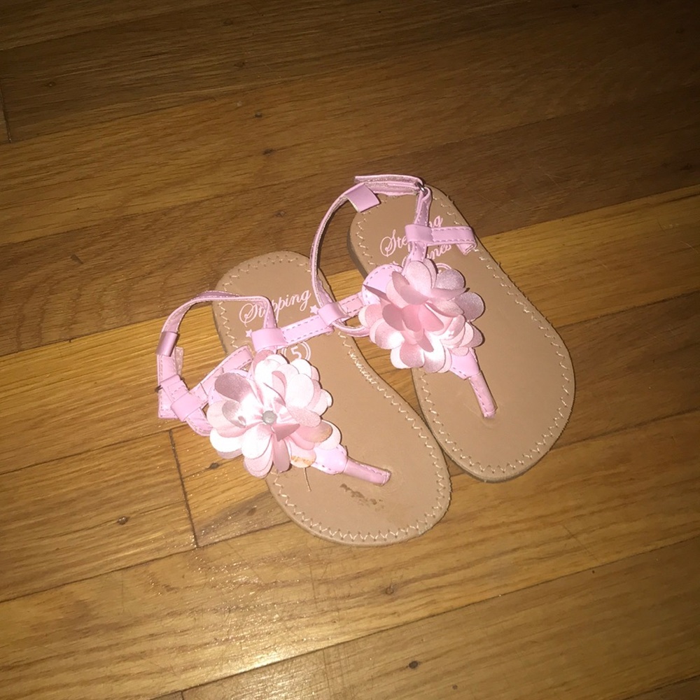 Size 5 toddler pink sandle